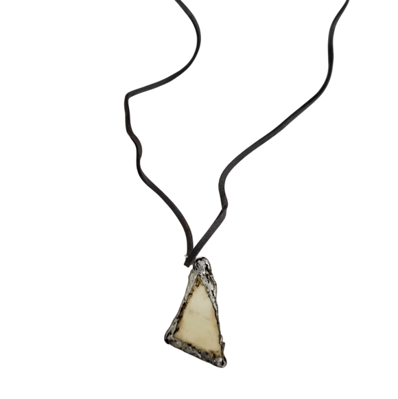 Blue Willow China Triangle Shard Pendant Silver Plated Necklace Faux Gray Cord - Picture 3 of 3